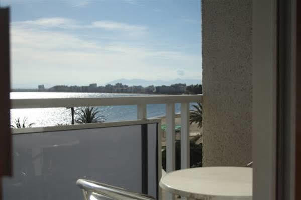 Hotel Vela Roses